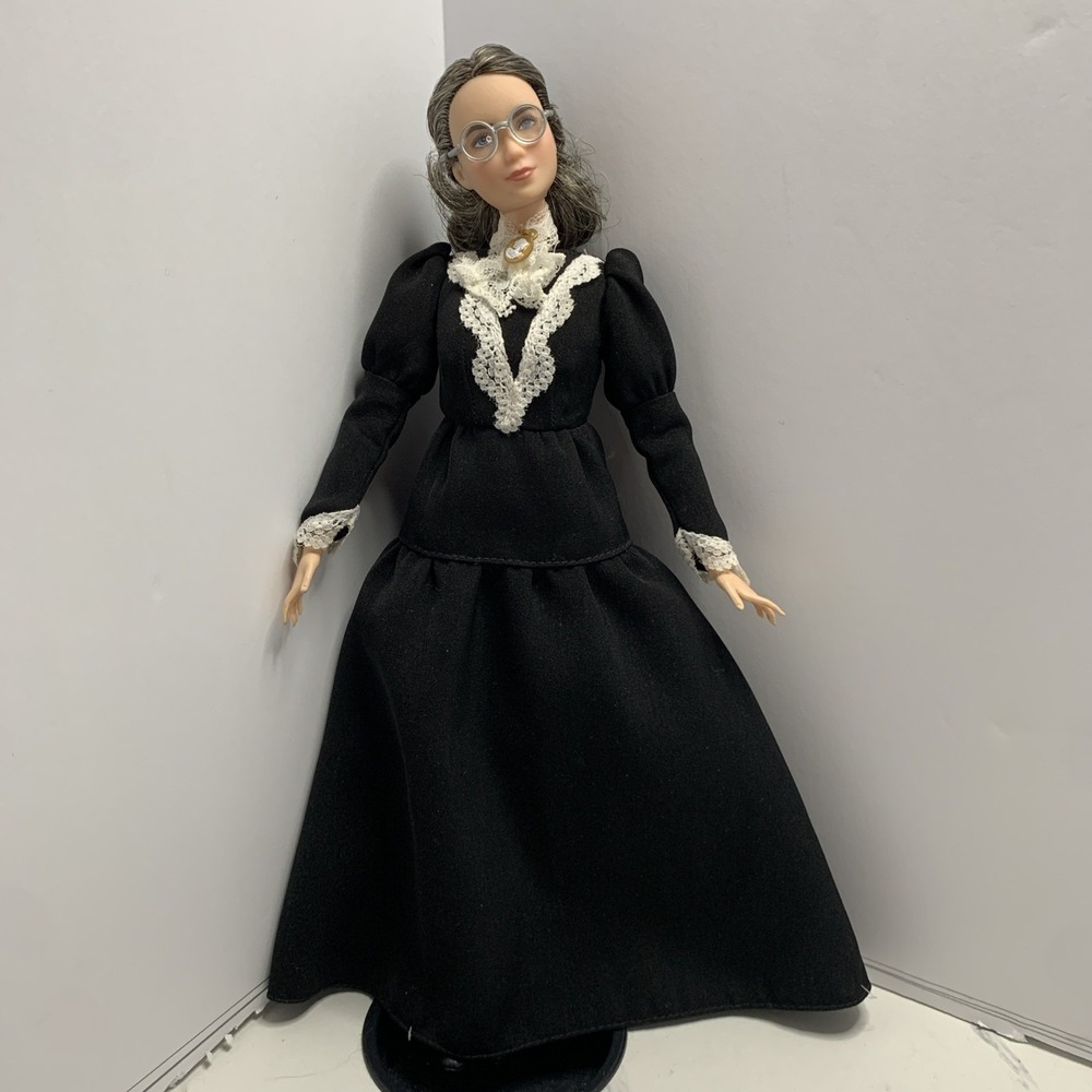 Barbie Inspiring Women Susan B Anthony Doll Mattel GHT84 Black Dress Glasses